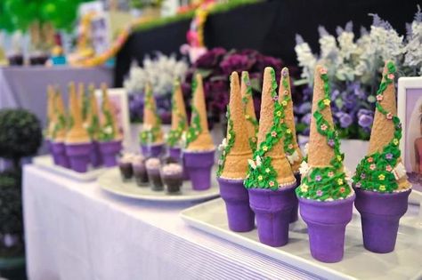 Disney Rapunzel Birthday Ideas | Rapunzel + Tangled themed birthday party with So Many Cute Ideas via ... Repunzel Quince Theme Party, Tangled Birthday Party Favors, Tangled Cupcakes Ideas, Tangled Themed Desserts, Rapunzel Themed Party, Tangled Party Favors, Tangled Baby Shower Ideas, Rapunzel Birthday Party Decorations, Tangled Themed Birthday Party