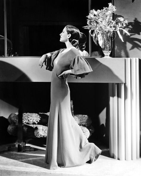 Norma Shearer by George Hurrell, publicity portraits for the MGM pre-code drama Strange Interlude, 1932. Miss Shearer’s gowns in the film were designed by Adrian. George Hurrell, Norma Shearer, 1930's Fashion, Loretta Young, Jean Harlow, Rita Hayworth, Joan Crawford, Actrices Hollywood, Hollywood Star