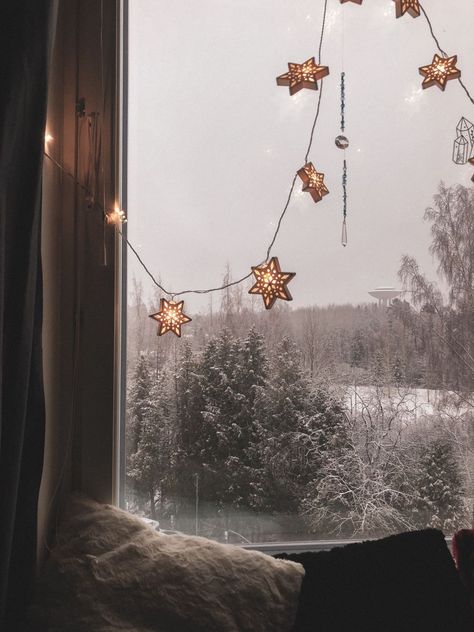 January Cozy Aesthetic, Christmas Mood Board Aesthetic, Gold Winter Aesthetic, Winter Asthetics Photos, Winter Aethestic, Warm Winter Aesthetic, Warm Christmas Aesthetic, Cozy Winter Aesthetic, Winter Moodboard