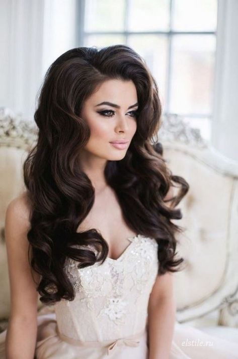 Voluminous Waves - Waves, Updos and Elegant Buns – 20 Best Wedding Hairstyles for Long Hair - EverAfterGuide Sanggul Modern, Vintage Wedding Hair, Best Wedding Hairstyles, Wedding Makeup Looks, Wedding Hair Down, Hair Down, Wedding Hairstyles For Long Hair, Formal Hairstyles, Wedding Hair And Makeup