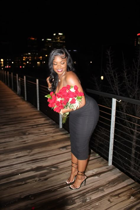 Birthday Outfit With Roses, Black Dress And Red Roses Photoshoot, Black And Red Dinner Outfit, Black Dress And Roses Photoshoot, Red Roses Birthday Photoshoot, Red Roses Photoshoot Black Women, Black Dress Red Roses Photoshoot, Black Dress Red Roses, Black Dress With Red Heels