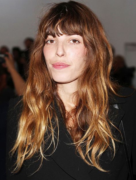 The Go-To Hairstyle All French Women Love via @byrdiebeauty French Girl Hair, Middle Aged Women Hairstyles, Wedge Hairstyles, Asymmetrical Hairstyles, Summer Styling, Funky Hairstyles, Fringe Hairstyles, French Hair, Jane Birkin