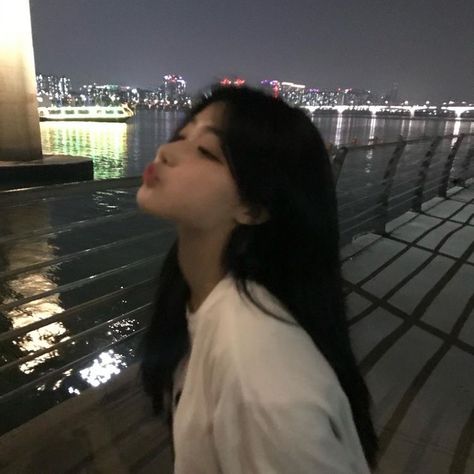 Kore Ulzzang, Korean Picture, Korean Photo, Korean Aesthetic, Cute Selfies Poses, Foto Ideas Instagram, Cute Poses, Cute Selfie Ideas, Pretty Selfies