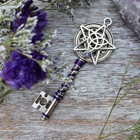 Triquetra Pendant, Scripting Ideas, Pagan Necklace, Wiccan Necklace, Silver Birthday, Wolf Necklace, Vip Club, Wolf Jewelry, Wiccan Jewelry