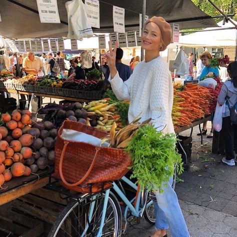 Picky Jane on Instagram: “🥕🥦🌽🍉🍌VINTAGE & VEGGIES Farmers Market Sale. Tomorrow 4-7pm on the grass at @southpasfarmersmarket  @pickyjane  @shop__ome  @chelsea_vonmach…” Photos For Vision Board, Market Outfit, Farmers Market Outfit, Woven Leather Tote, Carolyn Murphy, Chase Your Dreams, La Girl, Outfit Trends, Moda Vintage