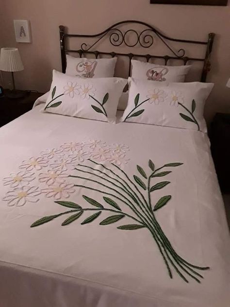 Painting Bed Sheets Design, Painting Ideas On Bedsheet, Embroidery Bedsheets Design, Bedsheet Embroidery Design, Hand Embroidery Bedsheet Designs, Bedsheet Painting Designs, Bed Sheet Embroidery Design, Bedcover Ideas, Bedsheet Embroidery