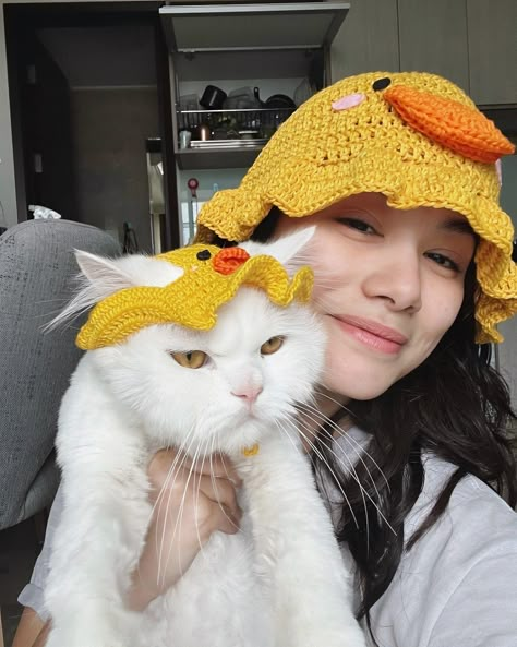 Crochet Hat Pets, Cat Crochet Hats, Cat Crochet Hat Pattern Free, Hats For Cats Crochet, Cat Hats Crochet, Crochet Hats For Cats, Crochet For Cats, Pet Hat Crochet, Crochet Hat Cat