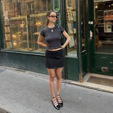 Mary Jane Flats Outfit, Outfits With Mary Janes, Mary Jane Outfit, Mary Janes Outfit, Mary Jane Shoes Outfit, Zoe Kravitz, Inspo Outfit, Online Fashion Boutique, How To Pose