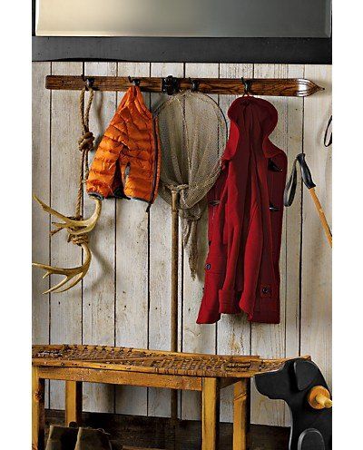 Old Skis Repurposed into Coat Hanger Architecture + Interiors DIY + Crafts Ski Coat Rack, Gift Ideas Creative, Coat Hanger Wall, Antique Skis, Vintage Skis, Old Skis, Napa Style, Adirondack Style, Ski Cabin