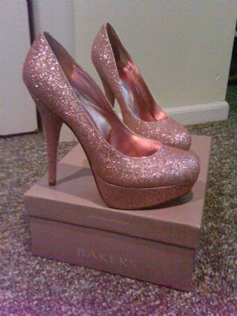 I want theeeese Pink Sparkly Heels, Sweet 16 Shoes, Pink Sparkly Shoes, Sparkly High Heels, Pelo Sims, Sparkly Shoes, Long Island Wedding, Fantastic Shoes, Pink High Heels