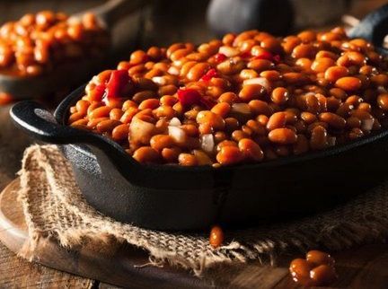 Check out this copycat recipe for Paleo Bush's Baked Beans!! Maple Baked Beans Recipe, Maple Baked Beans, Chicken Main Course, Canned Baked Beans, Cracker Chicken, Tacos Mexicanos, Homemade Baked Beans, Boston Baked Beans, Vegan Slow Cooker