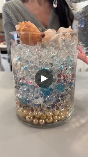 Diy Water Bead Centerpieces, Clear Water Beads Ideas, Clear Water Beads Centerpiece Ideas, Orbeez Ideas Decor, Waterbeads Centerpiece Diy, Water Beads Ideas Centerpieces, Clear Glue Crafts, Orbeez Centerpieces, Water Beads Ideas