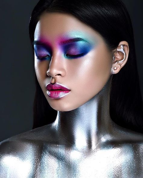 Cosmic look with Mehron Metallic Powder Crazy Make Up, Cosmic Makeup, Creative Eyeshadow, Futuristic Makeup, Extreme Makeup, High Fashion Makeup, Metallic Powder, Makeup Artist Logo, Bright Makeup