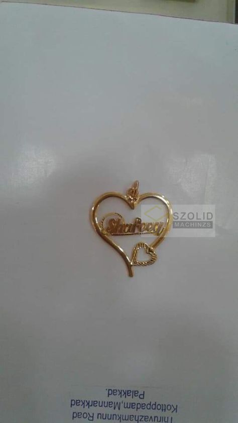 Wedding Locket, Gold Letter Pendants, Gold Dollar, Locket Chain, Unique Gold Jewelry Designs, Kerala Bride, Locket Design, Gold Jewels Design, Gold Chain Design