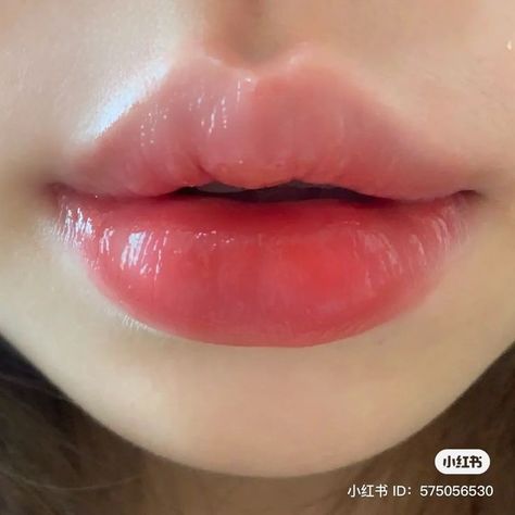 Plump Lips Naturally, Heart Shaped Lips, Glossy Lips Makeup, Lips Inspiration, Lip Types, Botox Lips, Korean Lips, Pretty Nose, Lip Tutorial