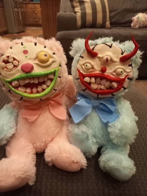 Creepy Toys Diy, Creepy Furbies, Creepy Toys Aesthetic, Creepy Plushies Diy, Gore Plushies, Creepy Clay Art, Scary Plushies, Clay Face Stuffed Animal, Anti Bear