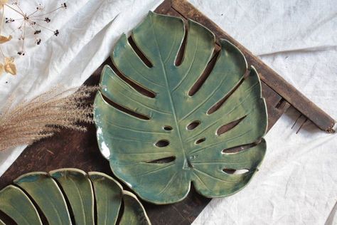 Ceramic Dinner Set Handmade, Ceramic Leaf Plate, Wedding Pottery, Coffee Mug Crafts, Clay Leaf, Ceramic Dinner Set, Leaf Plate, Clay Plates, Beginner Pottery