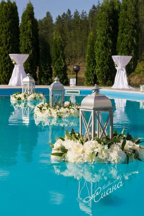 Wedding By Pool, Poolside Wedding Ceremony, Poolside Wedding Reception, Backyard Wedding Pool, Pool Wedding Decorations, Wedding Decorations Diy Centerpiece, Swimming Pool Decorations, Landscaping Ideas Front Yard, Wedding Pool Party