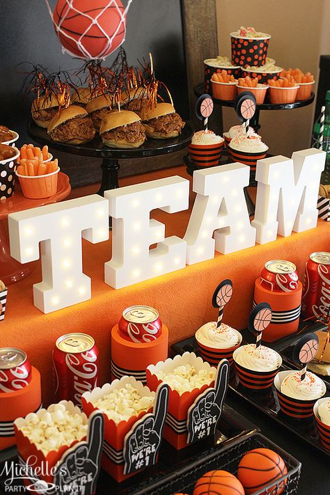 Basketball Dessert Table Ideas, Sport Theme Party Decorations, Nba Party Decorations, Slam Dunk Birthday Party Ideas, Basketball Backdrop Ideas, Basketball Party Ideas Table Decorations, All Star Basketball Birthday Party, All Star Theme Party, Sweet 16 Basketball Theme