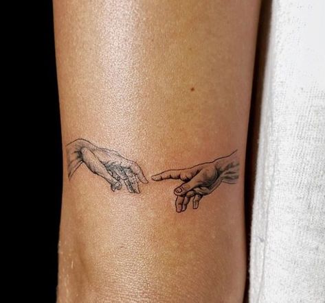 really small tattoos are the trend with millenials Michelangelo Tattoo, The Creation Of Adam, City Tattoo, Lip Tattoos, Line Work Tattoo, Subtle Tattoos, Minimal Tattoo, Mini Tattoos, Love Tattoos