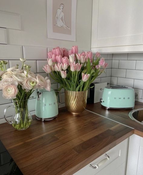 Smeg Kitchen, Deco Studio, Girly Aesthetic, Apartment Decor Inspiration, Dream Apartment, Apartment Inspiration, Pretty House, Dream Rooms, Dream House Decor