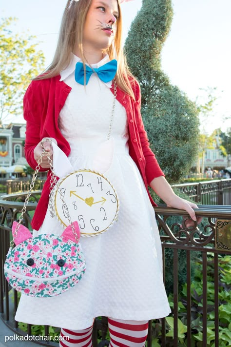 Cute ideas for No Sew Alice in Wonderland costumes, a cute last minute group costume idea Wonderland Costume Ideas, Alice In Wonderland Costume Ideas, White Rabbit Costumes, Alice In Wonderland Outfit, Alice Bag, Alice In Wonderland Diy, Halloween Party Decor Diy, Food Halloween, Carnaval Costume