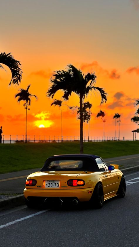 Cute Miata Wallpaper, Mazda Mx 5 Miata Wallpaper, Na Miata Wallpaper, Aesthetic Miata, Mazda Mx5 Miata Wallpaper, Miata Wallpaper Iphone, Mazda Miata Aesthetic, Miata Mx5 Wallpaper, Mazda Miata Wallpaper