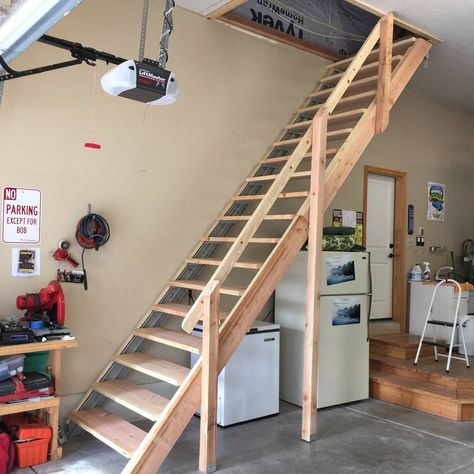 Garage stairsEDSCALERADE MADERA CON BASRS DE 8 X 2 Y PASAMANOSDE 3 X 2 Garage Attic Storage, Garage Stairs, Garage Attic, Attic Renovation Ideas, Stairs Stringer, Attic Ladder, Garage Loft, Building Stairs, Loft Stairs