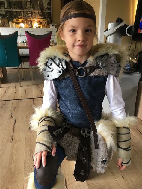 Kids Viking Costume, King Costume For Kids, Costume Viking, King Costume, Viking Dragon, Viking Dress, Viking Costume, Viking Helmet, Diy Costumes Kids