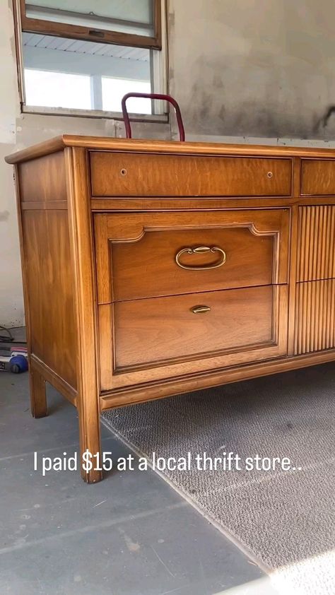 Thrifted Furniture Makeover Ideas, Wood Furniture Restoration, Flipped Furniture Ideas, Furniture Makeover Videos, Refurbishing Old Furniture, How To Repaint Wood Furniture, How To Restain Wood Furniture, How To Flip Furniture, Flipping Furniture For Beginners