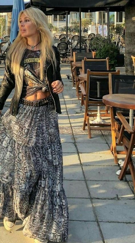 Look Hippie Chic, Boho Rock, Stile Boho Chic, Look Boho Chic, Mode Hippie, Estilo Hippie, Boho Style Outfits, Mode Boho, Boho Chic Outfits