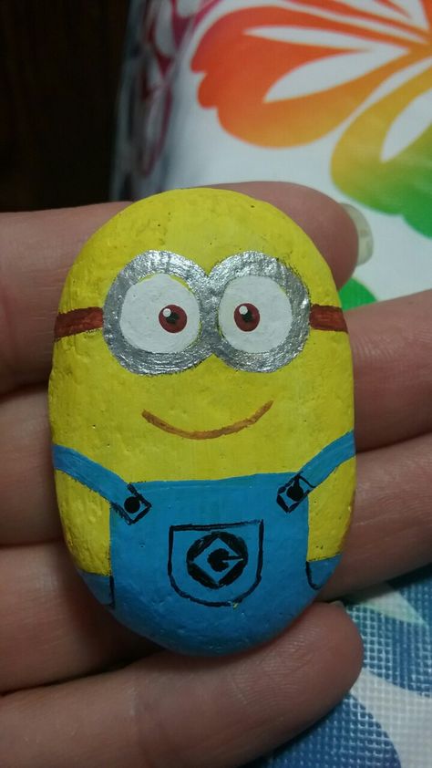 Minion painted rock- kindness rocks project Minion Rock Painting, Minion Painting, Minion Rock, Kindness Rocks Project, Kindness Rocks, Painted Rock, Wood Slices, Stone Art, Rock Painting