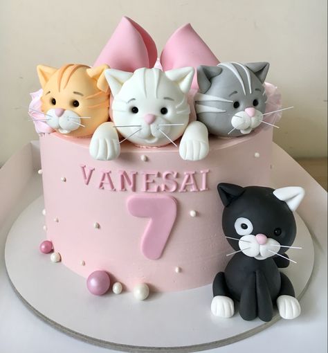 Kittens Birthday Cake, Kitten Cakes Birthday Easy, Kitty Cat Birthday Cake Ideas, Cat Cake For Girls Birthday, Birthday Cake With Cat Theme, 1.5 Kg Cake Design, Cakes With Cats Birthday, Birthday Cake With Cat Design, Cake With Cats On It