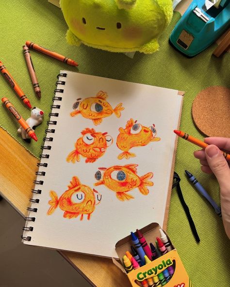 santepolio • Instagram Goldfish Art Illustrations, Crayon Drawing Aesthetic, Cool Sketchbook Ideas, Crayon Art Ideas, Contemporary Drawings, Crayons Art, Goldfish Art, Crayon Drawing, Playful Art