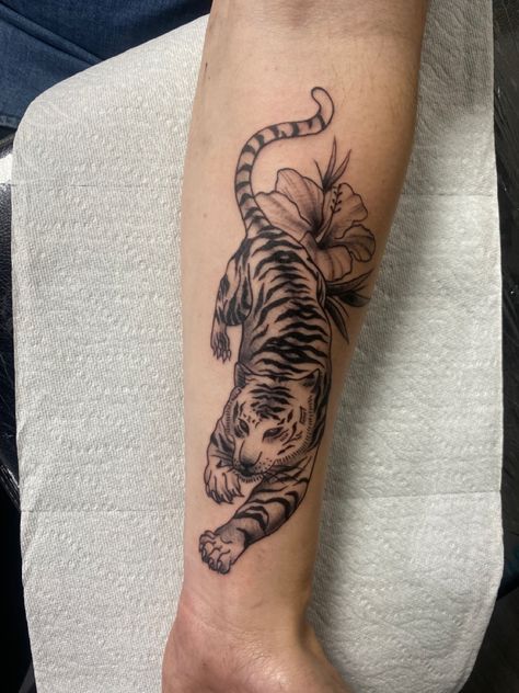 Tiger And Hibiscus Tattoo, Tiger With Lily Tattoo, Tiger With Leaves Tattoo, Tiger Ankle Tattoo, Tiger Foot Tattoo, Tiger Tattoo Feminine, Flower Tiger Tattoo, Tiger And Roses Tattoo, Feminine Tiger Tattoo For Women