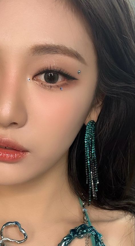 Aespa Ningning Makeup, Ning Ning Makeup, Kpop Idol Eye Makeup, Ningning Makeup, Aespa Makeup, Ningning Selca, Kpop Idol Makeup, Idol Makeup, Jewel Makeup