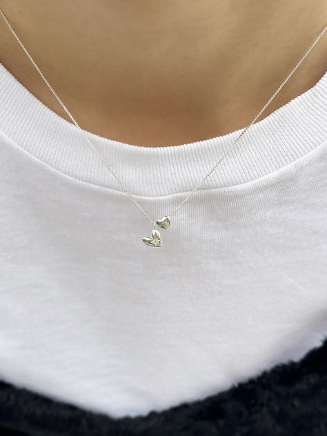 Editor's NotesInvisible collage presents a cute double-heart pendant necklace. It adds a lovely touch to your overall appearance. - Double-heart pendants- Box chain- Smooth glossy surface- Sleek silhouette- Made of silver 925- Lovely and casual mood Measurements(in.)One Size- Size: 15.35 ~ 16.54 in. (L) Composition & Care- Material: Sterling Silver, Cubic- Plated products may discolor over time due to their nature.- Please be careful that discoloration may proceed fa Sentimental Necklace For Girlfriend, Delicate Pendant Necklace, Pretty Dainty Necklaces, Necklaces From Boyfriend, Silver Necklace For Girlfriend, Cute Necklace Silver, Necklace For Gf, Unique Silver Necklaces, Cute Necklaces Silver