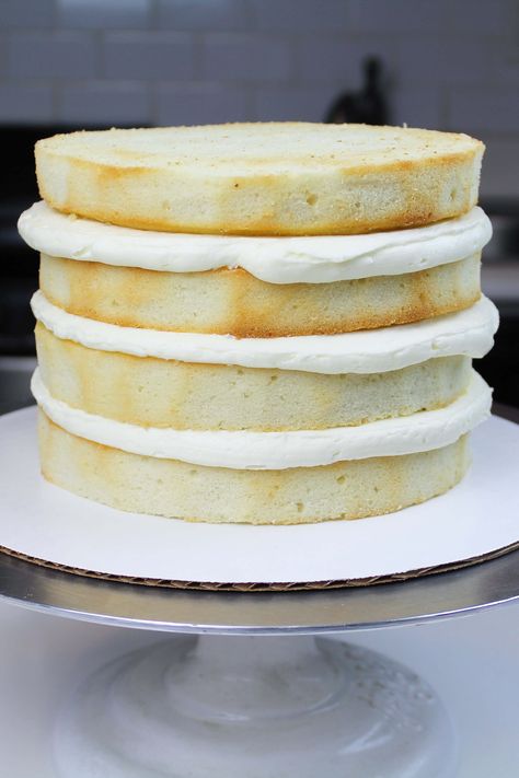 Best Vanilla Cake Recipe With Vanilla Buttercream Frosting - Chelsweets Best Vanilla Layer Cake Recipe, Baby Shower Kuchen, Vanilla Layer Cake Recipe, Best Vanilla Cake, Best Vanilla Cake Recipe, Flat Cakes, White Cake Recipe, Layer Cake Recipes, Torte Cupcake