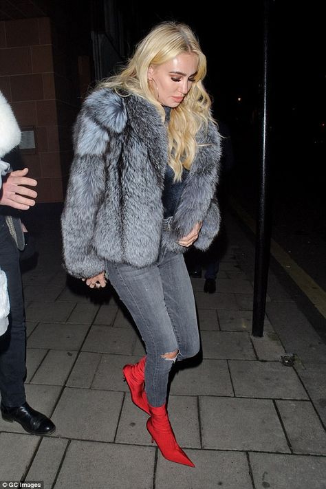 Celebrities In Fur Coats, Grey Fur Coat Outfit, Fur Coat Street Style, Grey Fur Jacket, Red Knife, Petra Ecclestone, Fur Outfit, Balenciaga Boots, Grey Fur Coat