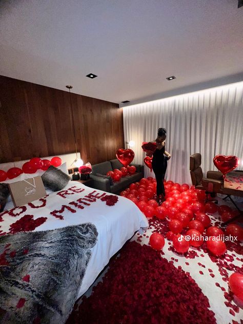 Valentine Hotel, Valentine's Day Hotel, Hotel Room Decoration, Romantic Hotel Rooms, Spoiled Princess, Romantic Room Surprise, Romantic Dinner Decoration, Romantic Valentines Day Ideas