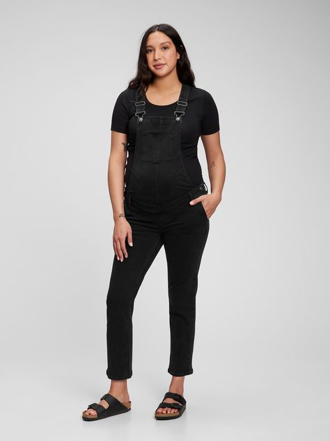 Stretch denim maternity overalls.  Squareneck, adjustable racerback with buckles.  Front bib and slant utility pockets, back patch pocket.  Buttons at sides.  Assorted washes.  Better denim.  Better planet.  This pair of denim is part of our water-saving Washwell program.  Compared to conventional wash methods, Washwell has saved millions of liters of water since 2016.  Please note: Maternity styles cannot be returned in store.  Please enjoy free returns by mail.  Choose your maternity Maternity Style, Goth Maternity, Cool Maternity Outfits, Fall Maternity Outfits, Maternity Overalls, Winter Maternity Outfits, Maternity Work Clothes, Maternity Styles, Maternity Jumpsuit