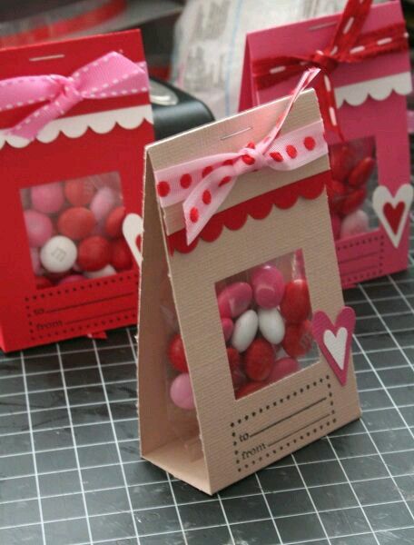 15 Souvenirs y detalles de fiesta hechos con dulces Diy Treat Bag, Romantic Valentines Day Ideas, Valentines Bricolage, Romantic Ideas, Diy Treats, Cadeau Diy, Valentine Ideas, 15 Diy, Valentines Gifts For Boyfriend