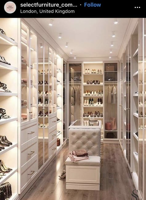 A Walk In Closet, Walking Closet, Dream Closet Design, Walk In Closet Design, Luxury Closets Design, Closet Decor, Dream House Rooms, Closet Goals, Master Bedrooms