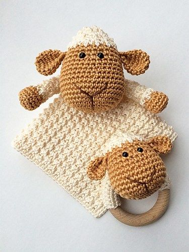 Haakpatroon Schaap Knuffeldoekje en Bijtring - Haakinformatie Teether Pattern, Lovey Pattern, Crochet Lovey, Baby Sheep, Crochet Baby Toys, Newborn Toys, Haken Baby, Wooden Ring, Diy Baby