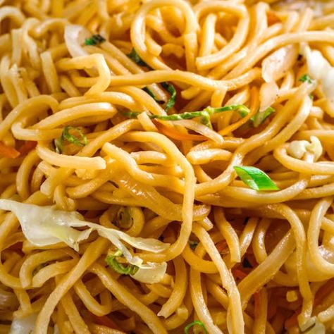 Wok Food, Easy Lo Mein, Noodles With Vegetables, Chinese Food Recipes, Lo Mein Noodles, Asian Meals, Chinese Foods, Lo Mein Recipes, Asian Noodle Recipes