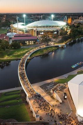 Riverbank Bridge by Tonkin Zulaikha Greer, Taylor Cullity Lethlean and Aurecon. Bridges Architecture, Urban Design Diagram, Landscape Gardening, Design Techniques, Landscape Architecture Design, Architecture Awards, Pedestrian Bridge, Bridge Design, Over The River