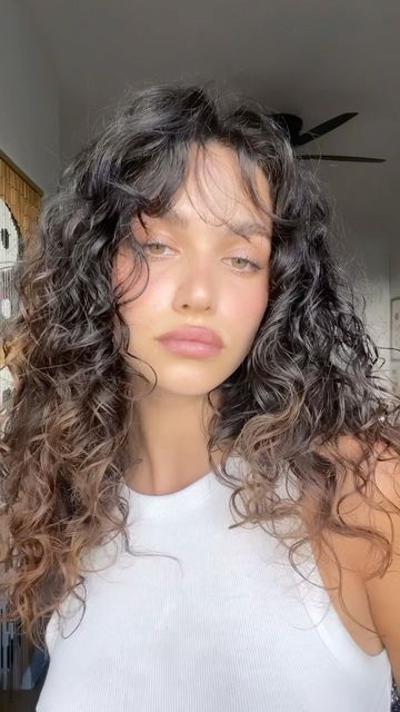 Brown Hair With Highlights, Long Curly Hair, Long Curly, Hair Inspo, Brown Hair, Curly Hair, Bangs, Curly Hair Styles, Hair Cuts