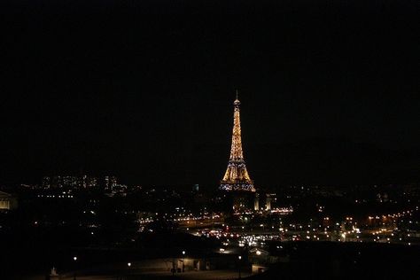 Eiffel Tower Aesthetic Wallpaper Desktop, Paris Night Aesthetic Wallpaper Laptop, Eiffel Tower Wallpaper Laptop, Dark Theme Wallpaper Desktop, Eiffel Tower Desktop Wallpaper, Aesthetic Background Desk Top Wallpaper, Paris Macbook Wallpaper, Paris Laptop Wallpaper, Paris Wallpaper Laptop