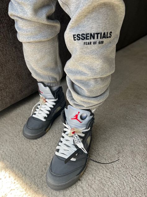 Essential Fear Of God, Sweatpants Outfit, Retail Store Design, Fear Of God, Clothing Essentials, Daily Workout, Casual Fits, Store Design, Streetwear Fashion