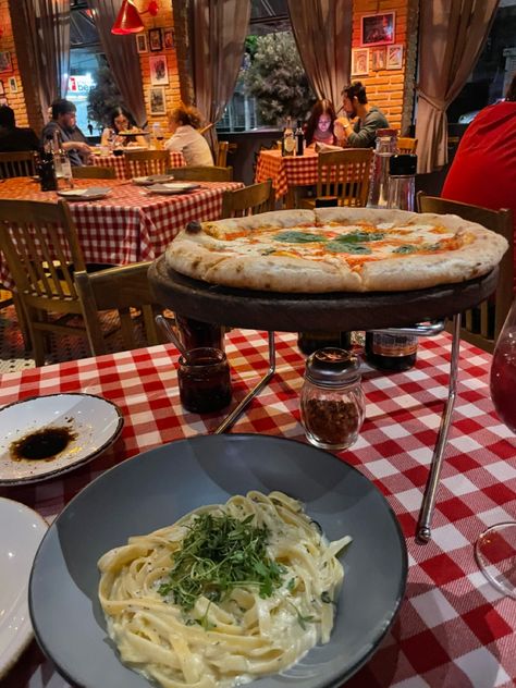 Italian Pizza Shop Aesthetic, Pizza Aesthetic Restaurant, Old Italian Restaurant Aesthetic, Pizza And Pasta Aesthetic, Italian Diner Aesthetic, Pasta Restaurant Design, Pizzaria Aesthetic, Italian Pizza Aesthetic, Italian Dinner Aesthetic